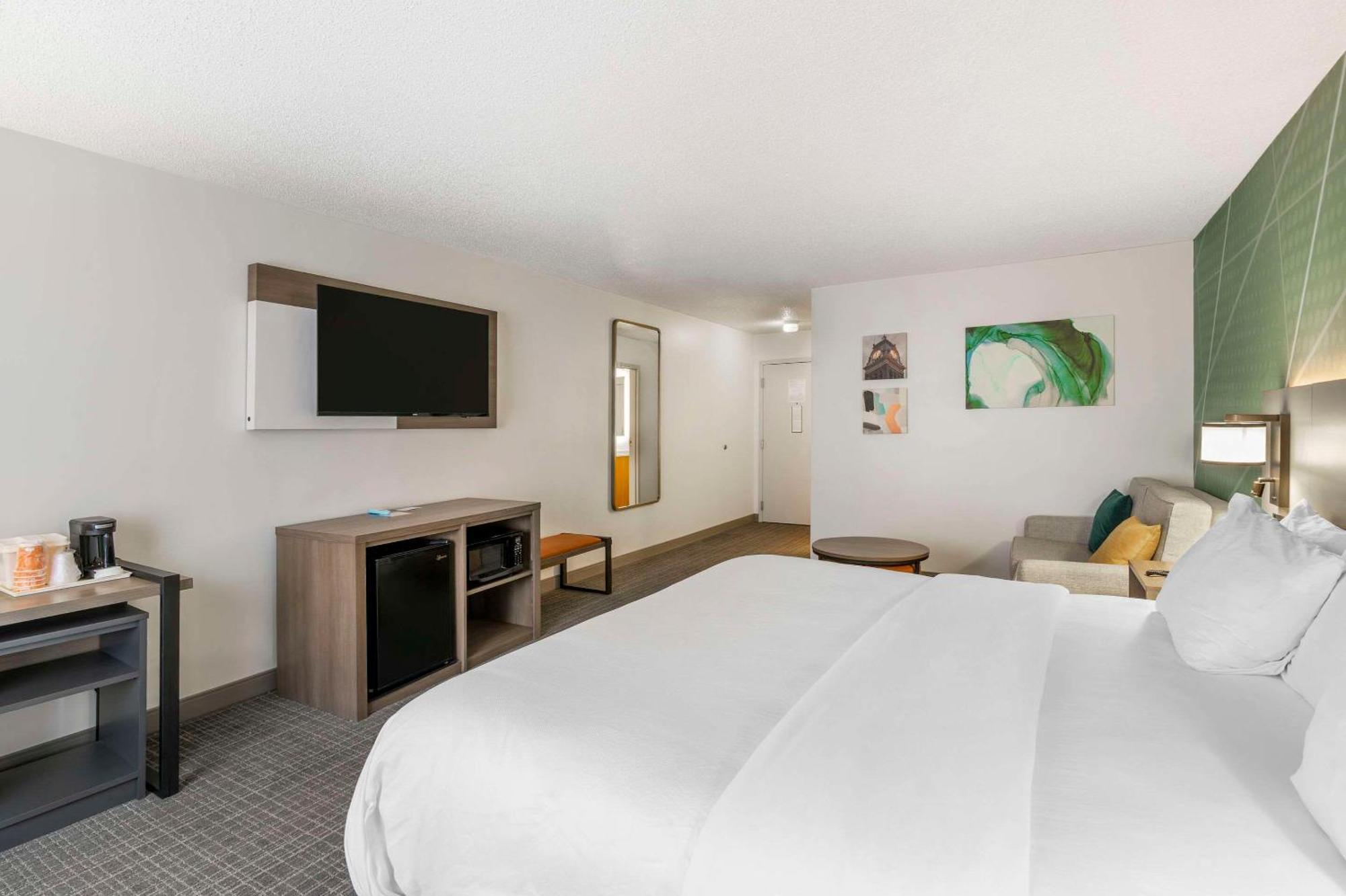 Comfort Inn & Suites Louisville Airport Fair & Expo Экстерьер фото