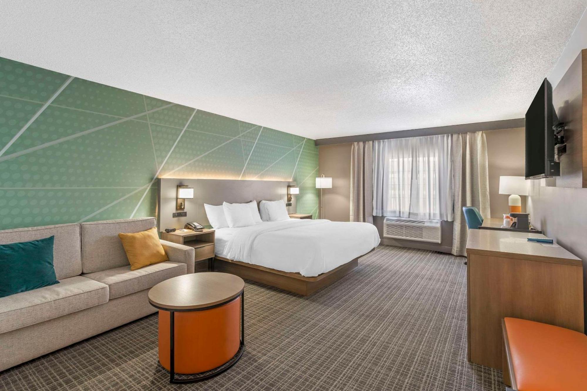 Comfort Inn & Suites Louisville Airport Fair & Expo Экстерьер фото