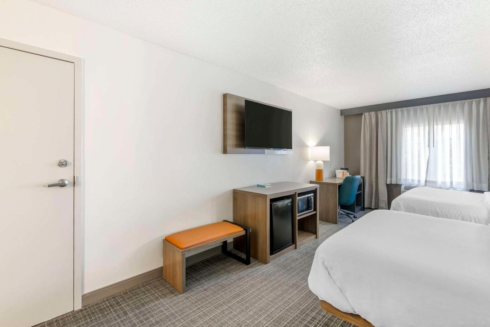 Comfort Inn & Suites Louisville Airport Fair & Expo Экстерьер фото