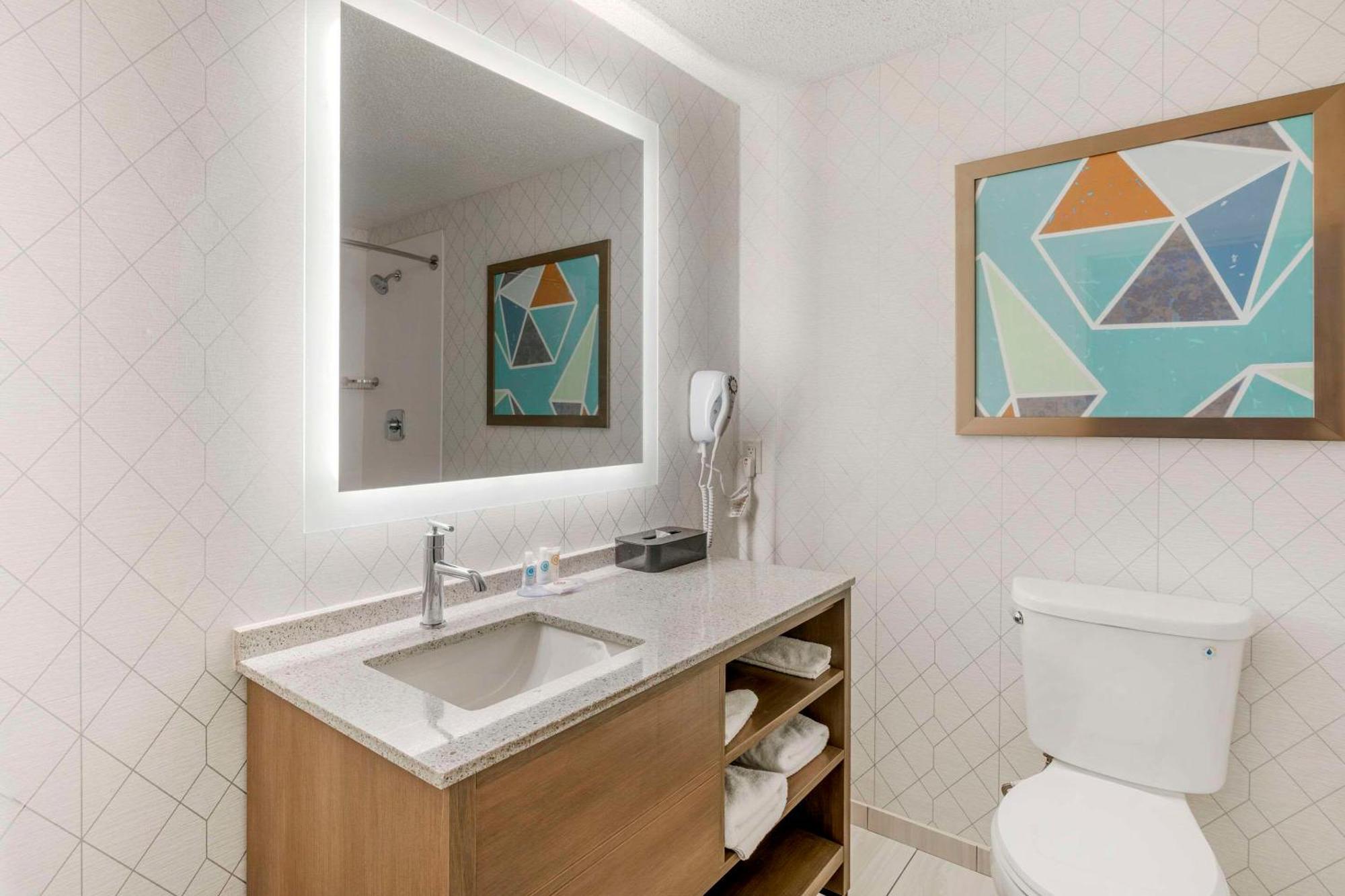 Comfort Inn & Suites Louisville Airport Fair & Expo Экстерьер фото