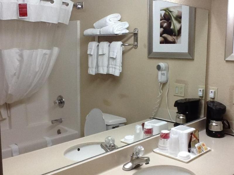 Comfort Inn & Suites Louisville Airport Fair & Expo Экстерьер фото